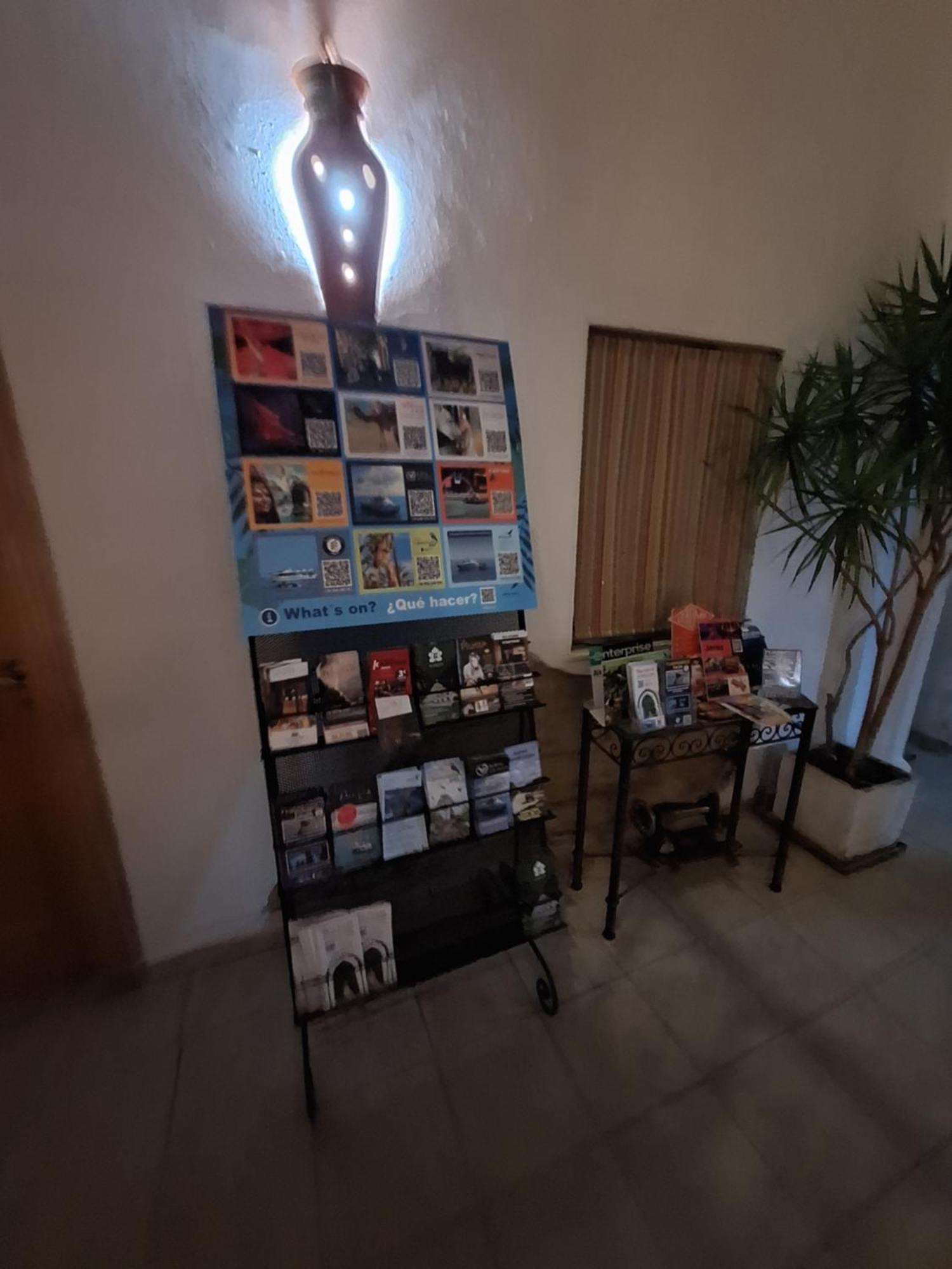 Hostal Fenix Jerez de la Frontera Exteriör bild
